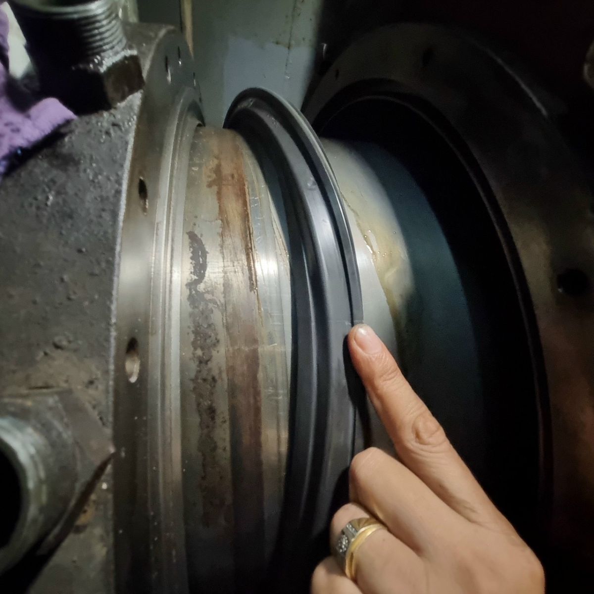 Bonding for propeller shaft seal Aft and Fwd of MV Saga Moti at Dung